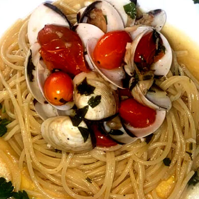 Spaguetti_Penne_and_fetuchini_vongole_focaccia_pizzaria_food_truck_restaurant_palma_central_tulum_mexico